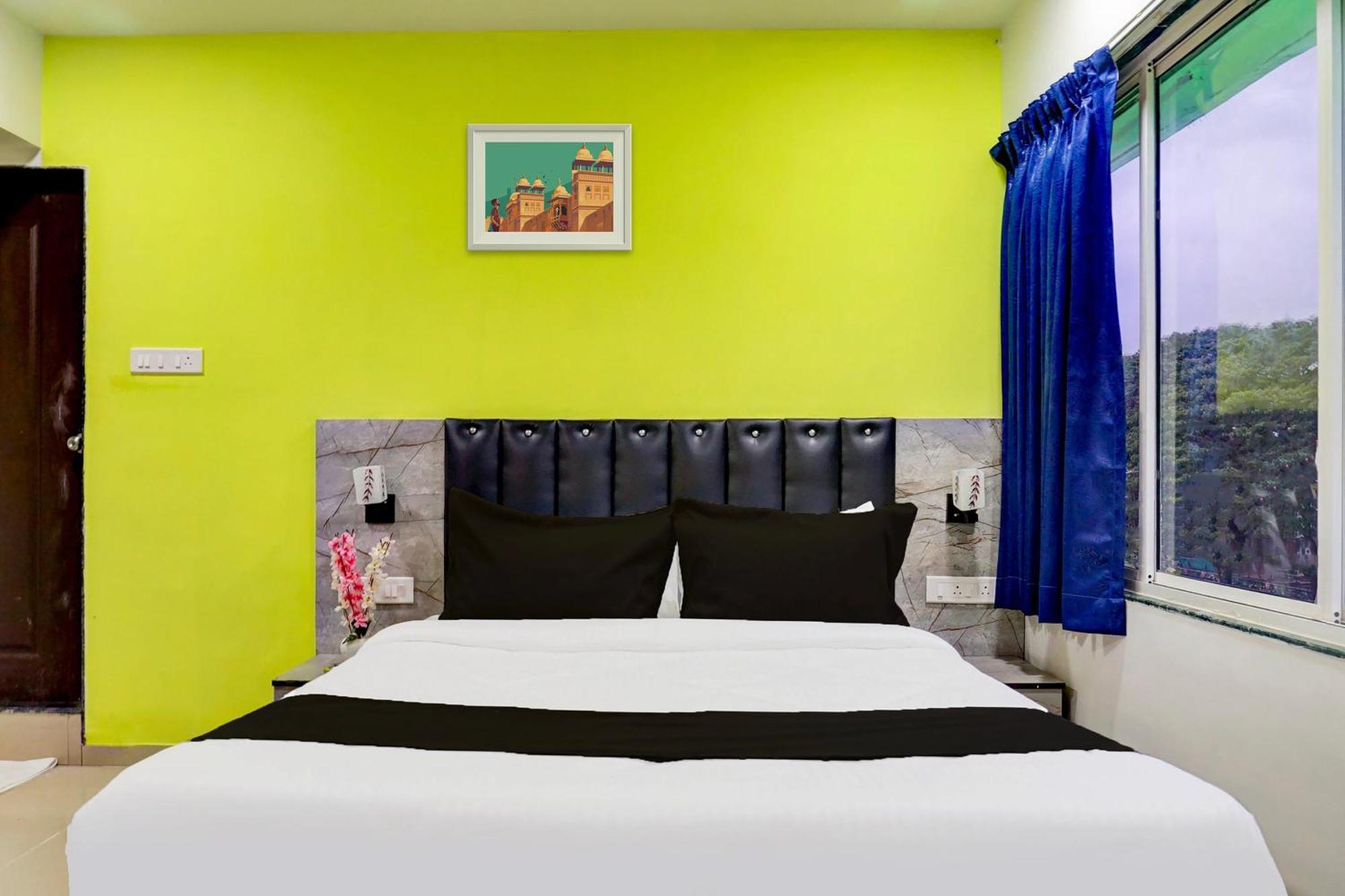 Super Collection O Vardhan Plaza Yerandwane Buitenkant foto