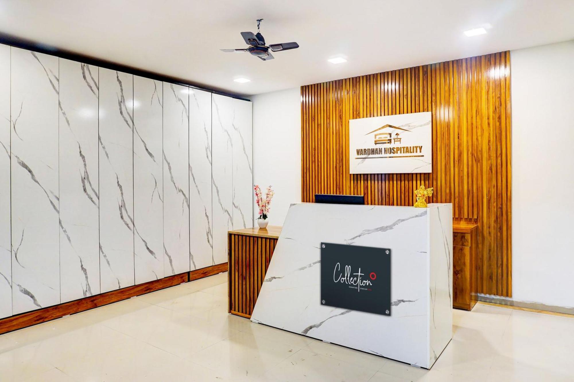 Super Collection O Vardhan Plaza Yerandwane Buitenkant foto